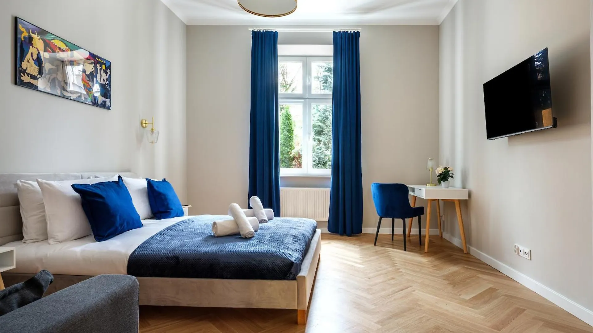 Tyzenhauz Suites Topolowa Krakow 0*,  Poland