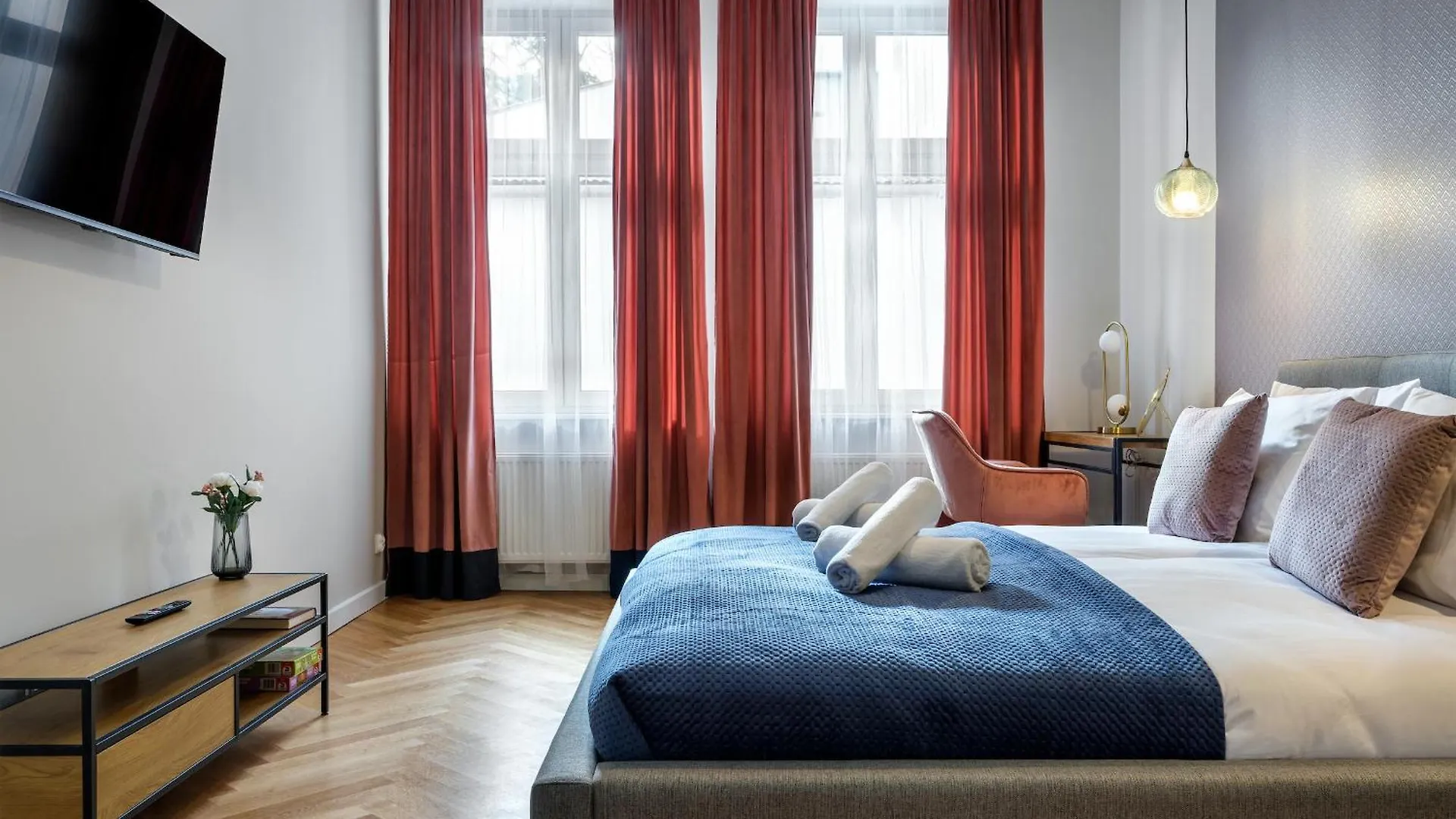 Tyzenhauz Suites Topolowa Krakow 0*,  Poland