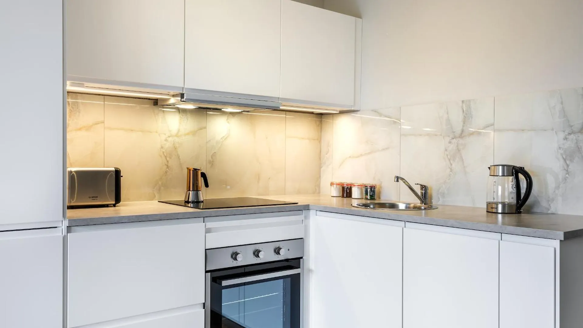 Tyzenhauz Suites Topolowa Krakow 0*,